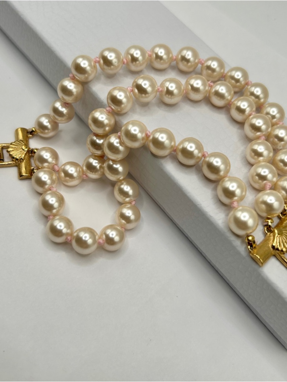 1980’s Richelieu Pink Pearl 10mm Triple Strand Bracelet 10k Gold Clasp - Picture 13 of 16